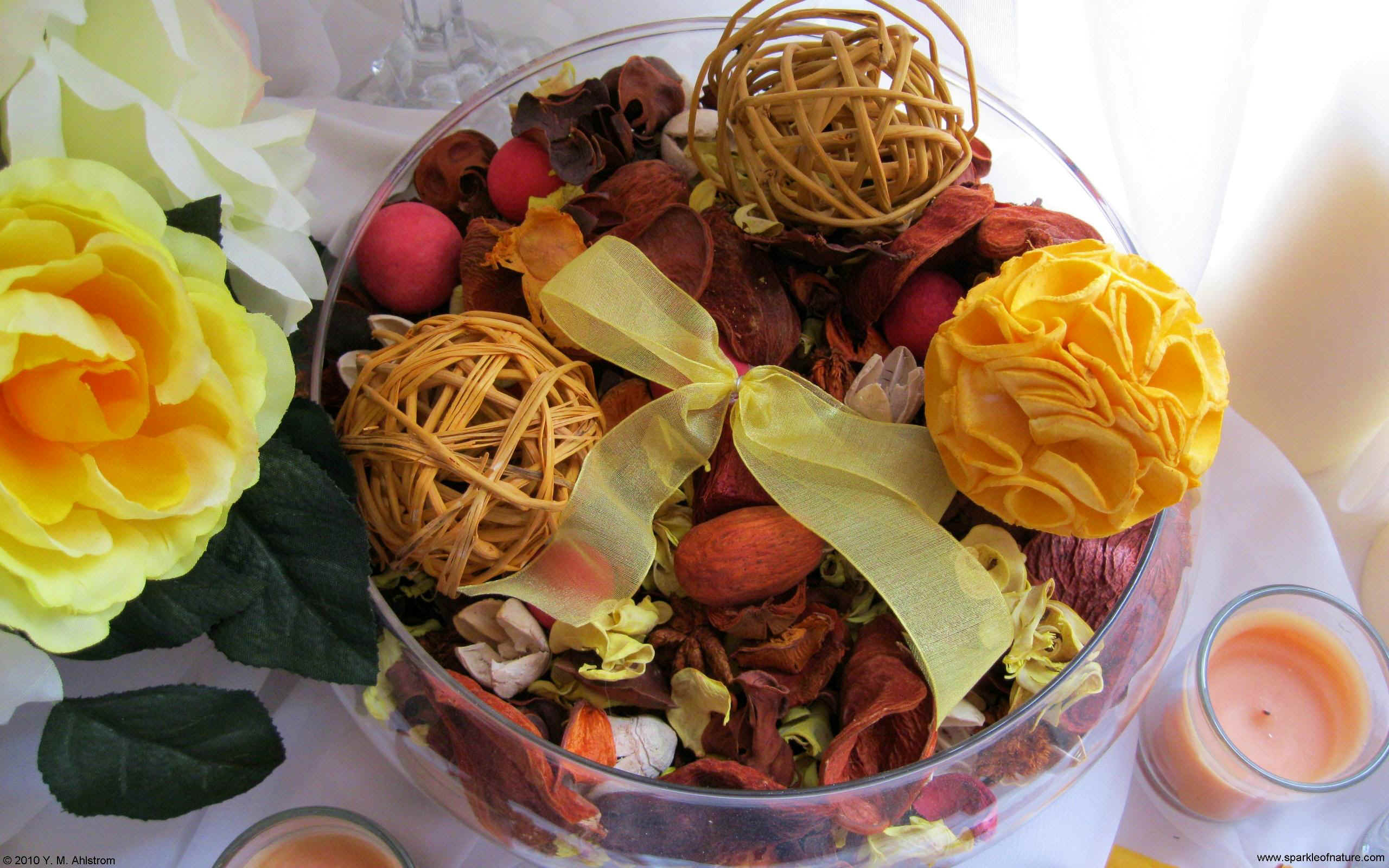 1668 potpourri bowl w 2560x1600.jpg (498724 bytes)